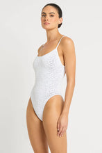 Load image into Gallery viewer, Bond-eye Low Palace onepiece - White Leopard