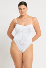 Load image into Gallery viewer, Bond-eye Low Palace onepiece - White Leopard
