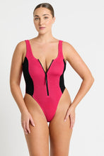 Load image into Gallery viewer, Bond-Eye Splice Mara Rasberry / Black one piece