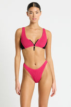 Load image into Gallery viewer, Bond-Eye Splice Mara Rasberry / Black bikini set
