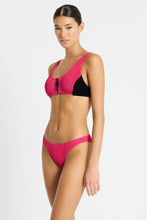 Load image into Gallery viewer, Bond-Eye Splice Mara Rasberry / Black bikini set