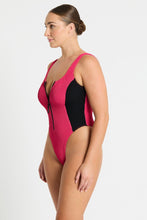 Load image into Gallery viewer, Bond-Eye Splice Mara Rasberry / Black one piece