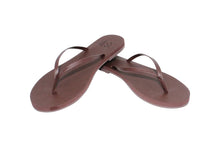 Load image into Gallery viewer, Malvados Lux flip flop Brunette