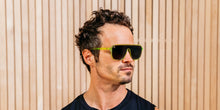 Load image into Gallery viewer, Meister polarized Sunglasses Spark Lime
