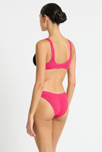 Load image into Gallery viewer, Bond-Eye Splice Mara Rasberry / Black bikini set
