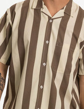 Load image into Gallery viewer, Duvin Travel Buttonup - BROWN
